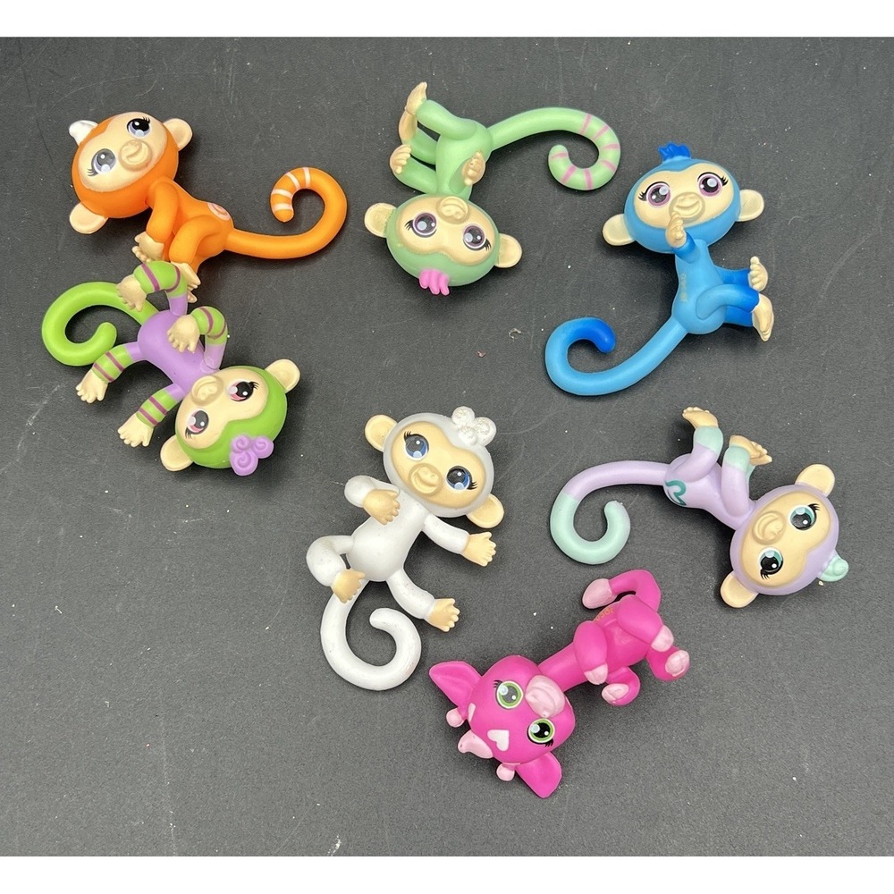 Lot Of 7‎ Fingerlings Minis Monkey Monkies Cow WowWee Bundle Toys